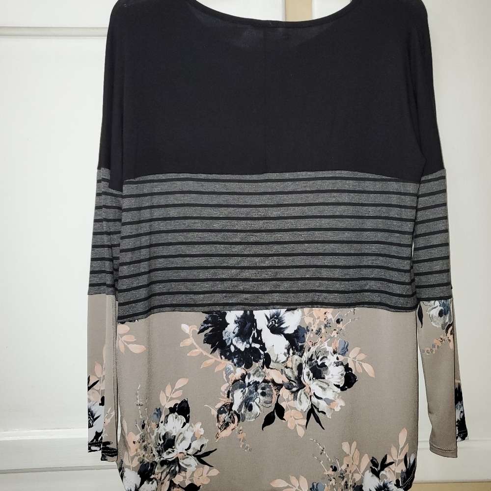 Egs by eloges Women's Crew Neck Contemporary Tunic - Picture 9 of 10